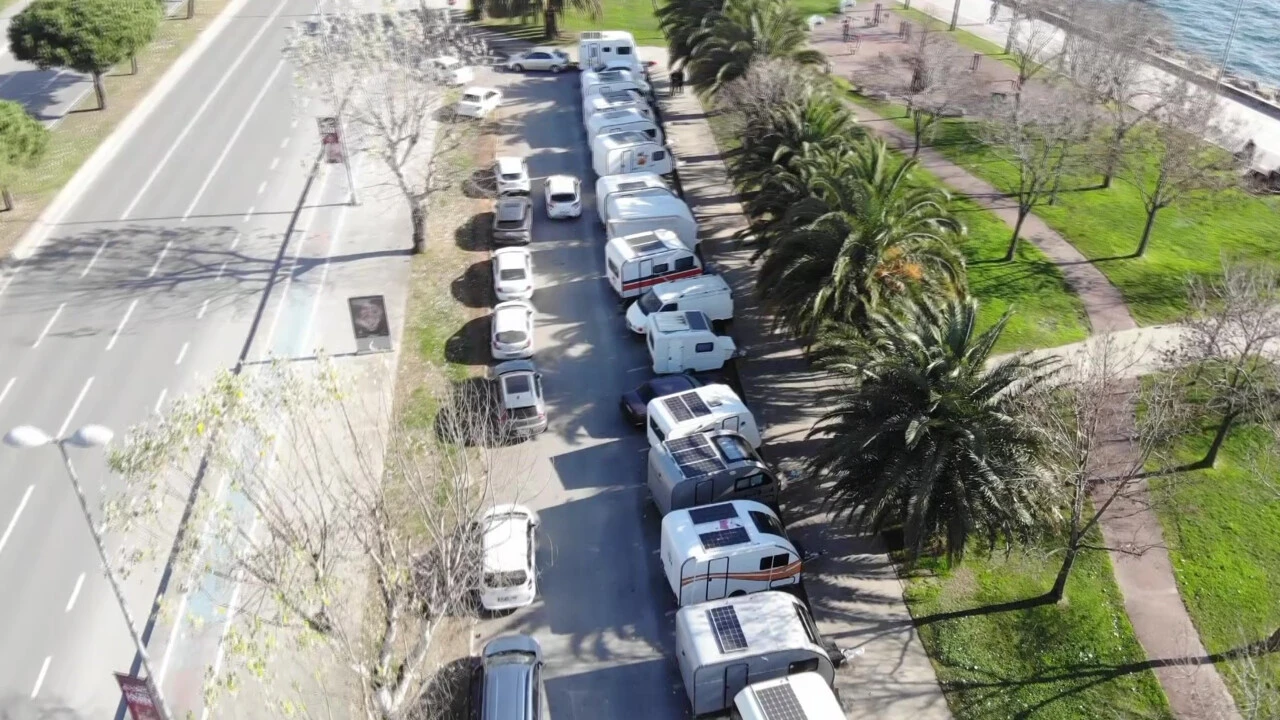 Vatandaşlar isyan etti! Kartal ve Maltepe sahilinde karavan işgali - 2. Resim