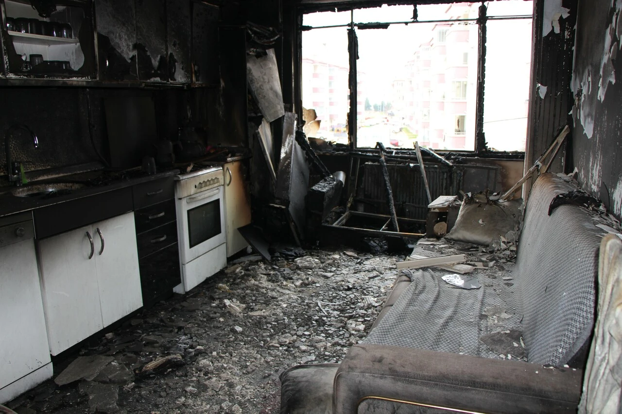 Yangında tüm eşyalar küle döndü bir tek Kur'an-ı Kerim sağlam kaldı