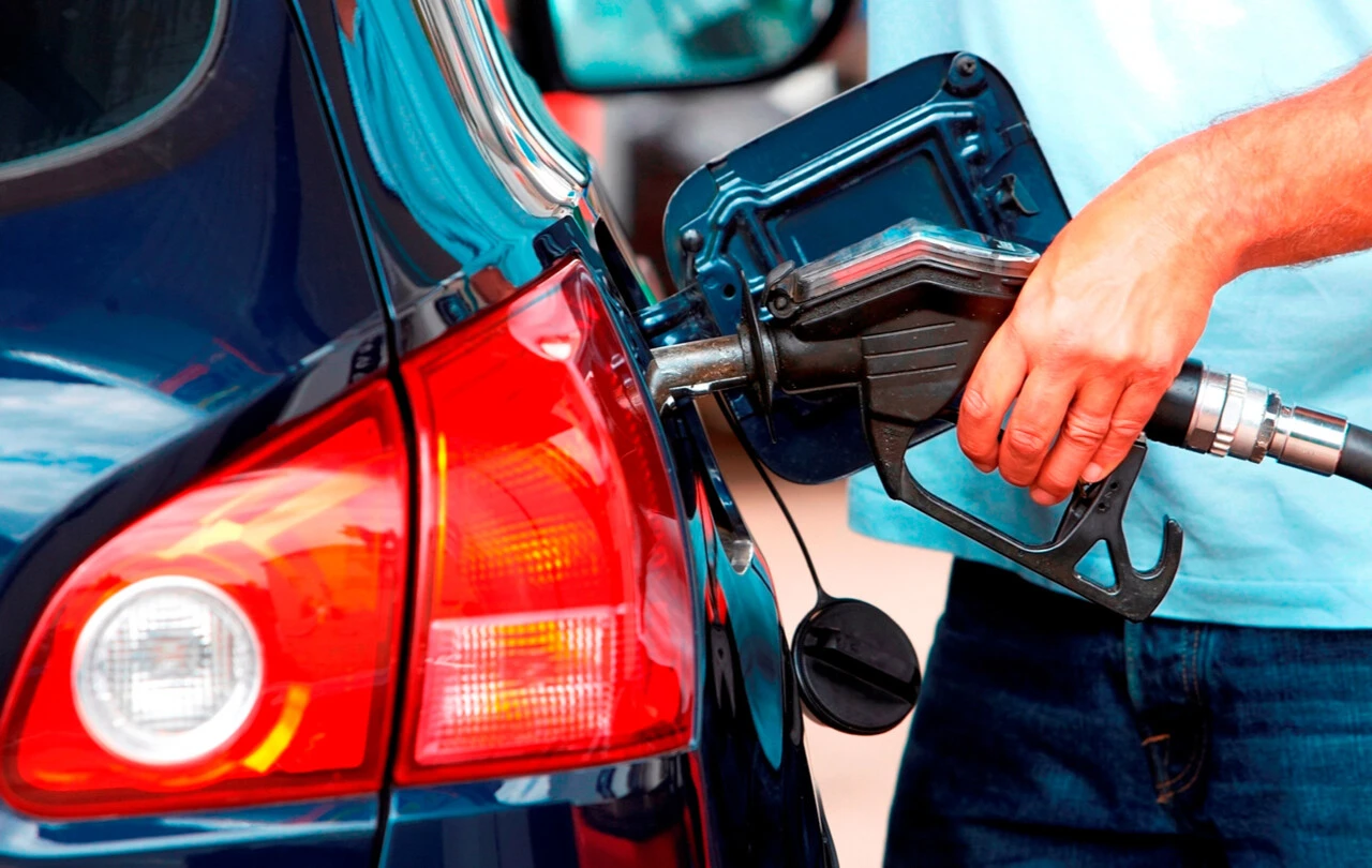 Dolardaki yükseliş akaryakıt fiyatlarını vurdu! Benzine zam pompaya yansıdı