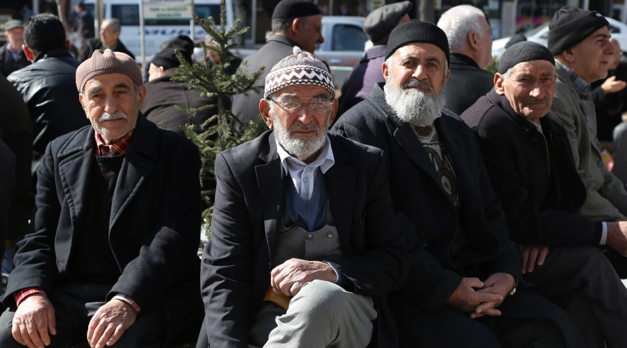 Emekli bayram ikramiyesinde 4 yeni formül! Ekonomist Bayram tek tek hesapladı
