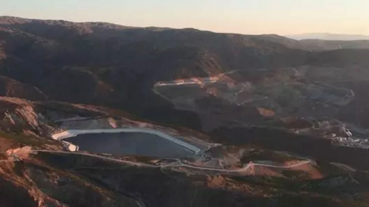 Erzincan'da işçiler felaketin geleceğini saatler öncesinden fark edip uyarmış! Toprak altında kalan işçiden eşine son sözler