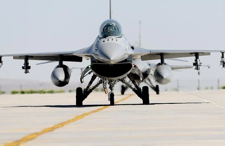F-16'ların sesi Yunan muhalefetini titretti! - 1. Resim