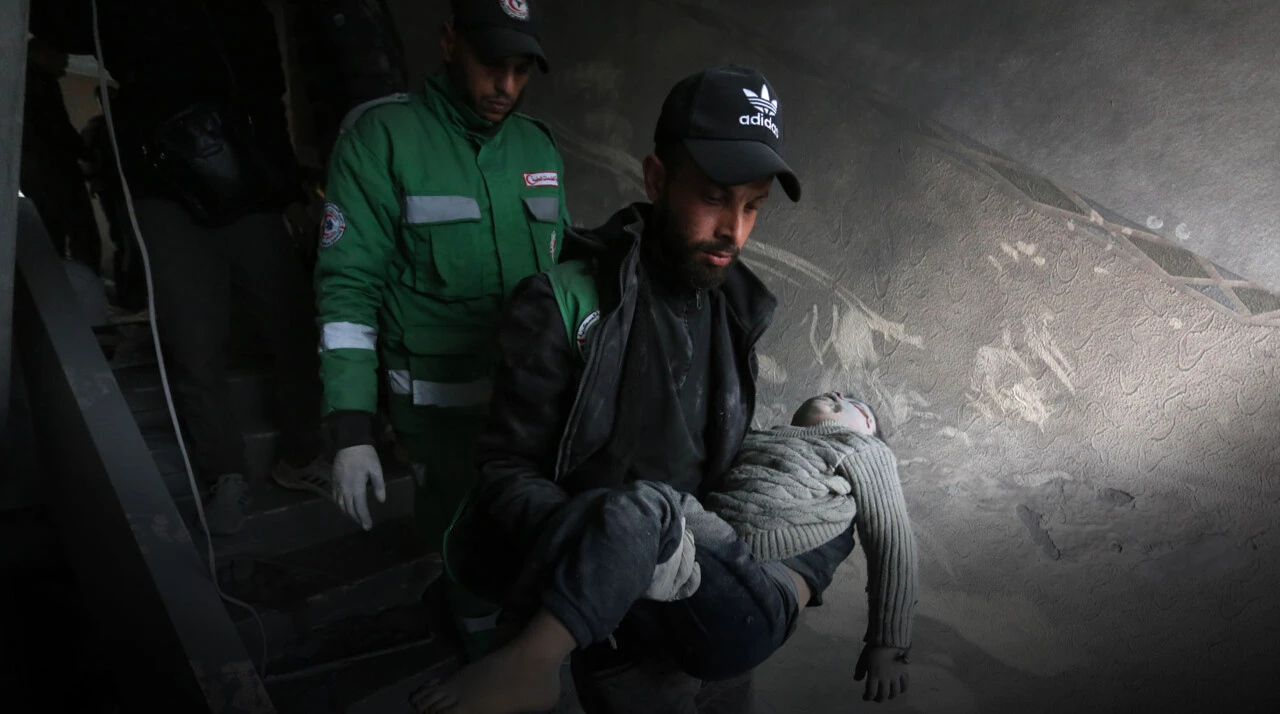 Hastane çevresinde katliam nöbeti tutan İsrail'den saldırı