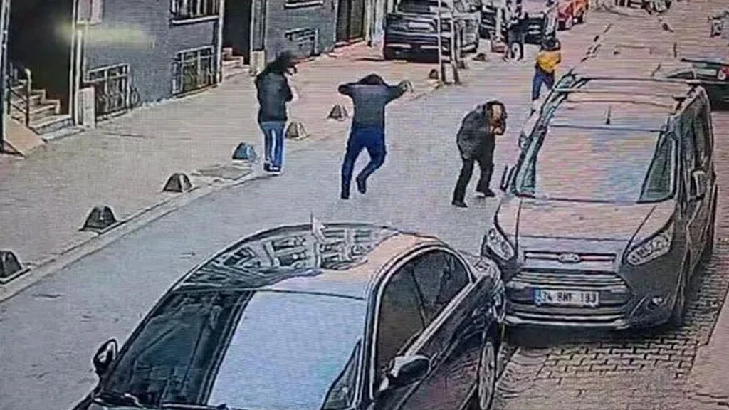 Küçükçekmece'deki AK Parti programına saldırıda hayat kurtaran soru! Aziz Yeniay: Planlı bir terör saldırısı - 2. Resim