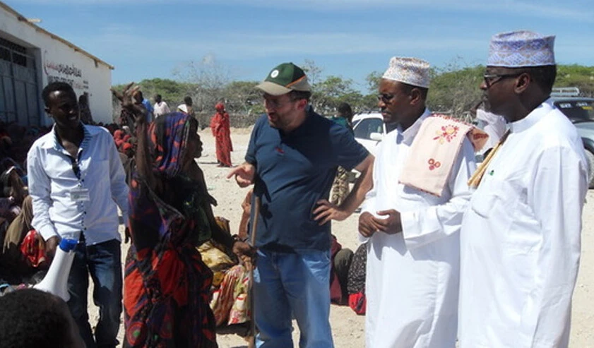 Maske ve şapka takmak yasaklandı! Yaşlılara ise şartlı serbest
