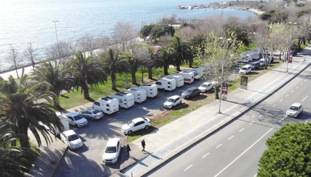 Park alanları doldu taştı! "Otel gibi" kiralananlar bile var! - 1. Resim