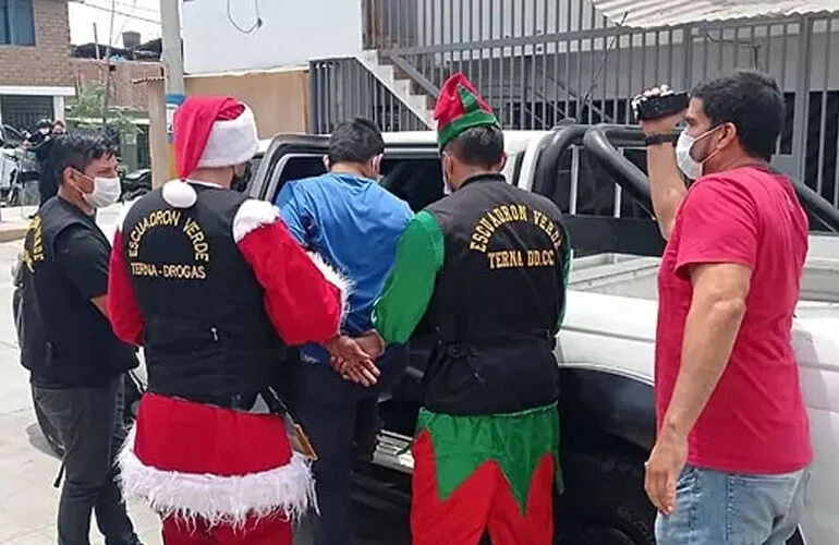 Polisten 'romantik' operasyon: Ayı kostümüyle kıskıvrak yakaladı - 3. Resim