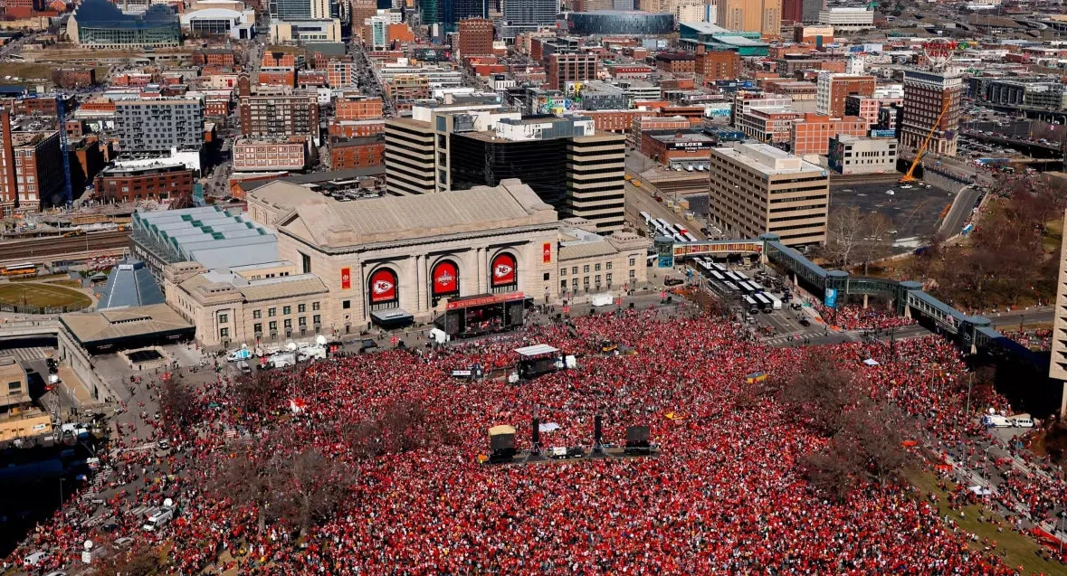 Son dakika! ABD'de silahlı saldırı: Çok sayıda yaralı var - 1. Resim