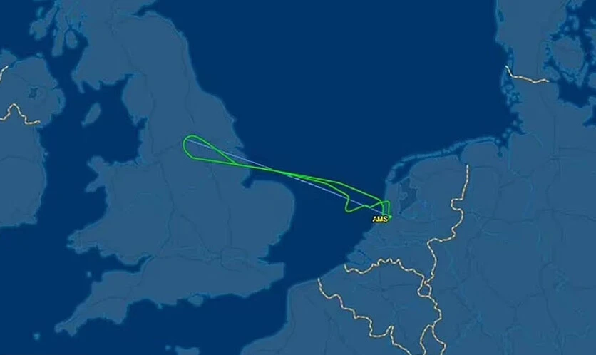 Uçakta yolcuların üzerine kurtçuk yağdı! Korkunç anları yolcular anlattı