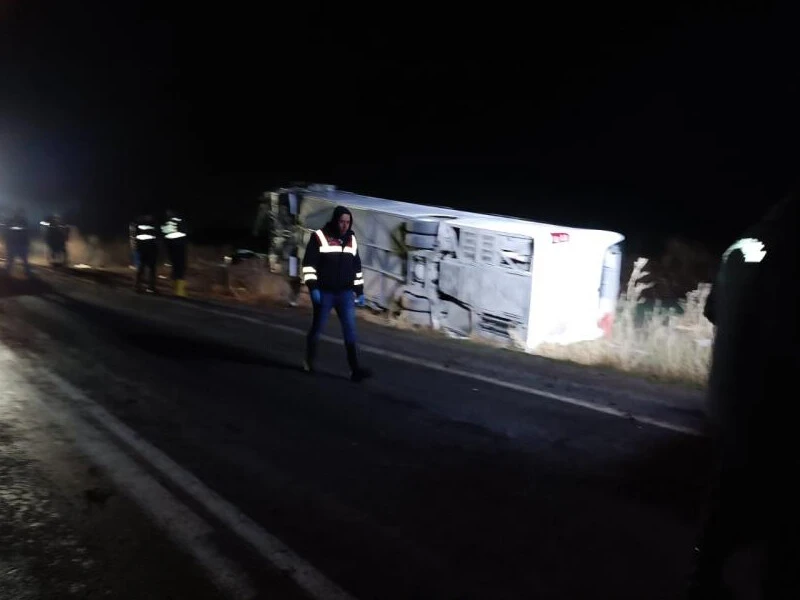 Yozgat'ta yolcu otobüsü devrildi: Çok sayıda yaralı var - 1. Resim
