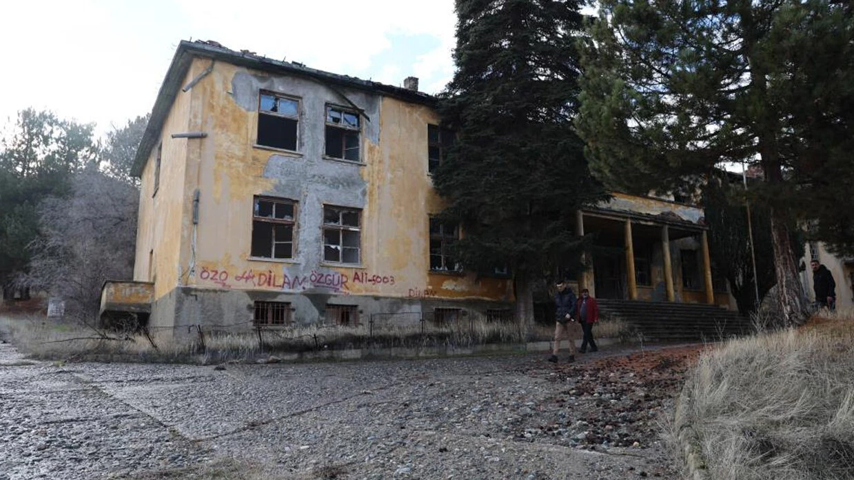 Bir zamanların küçük Paris’i şimdi terk edilen Çernobil’i andırıyor - 1. Resim