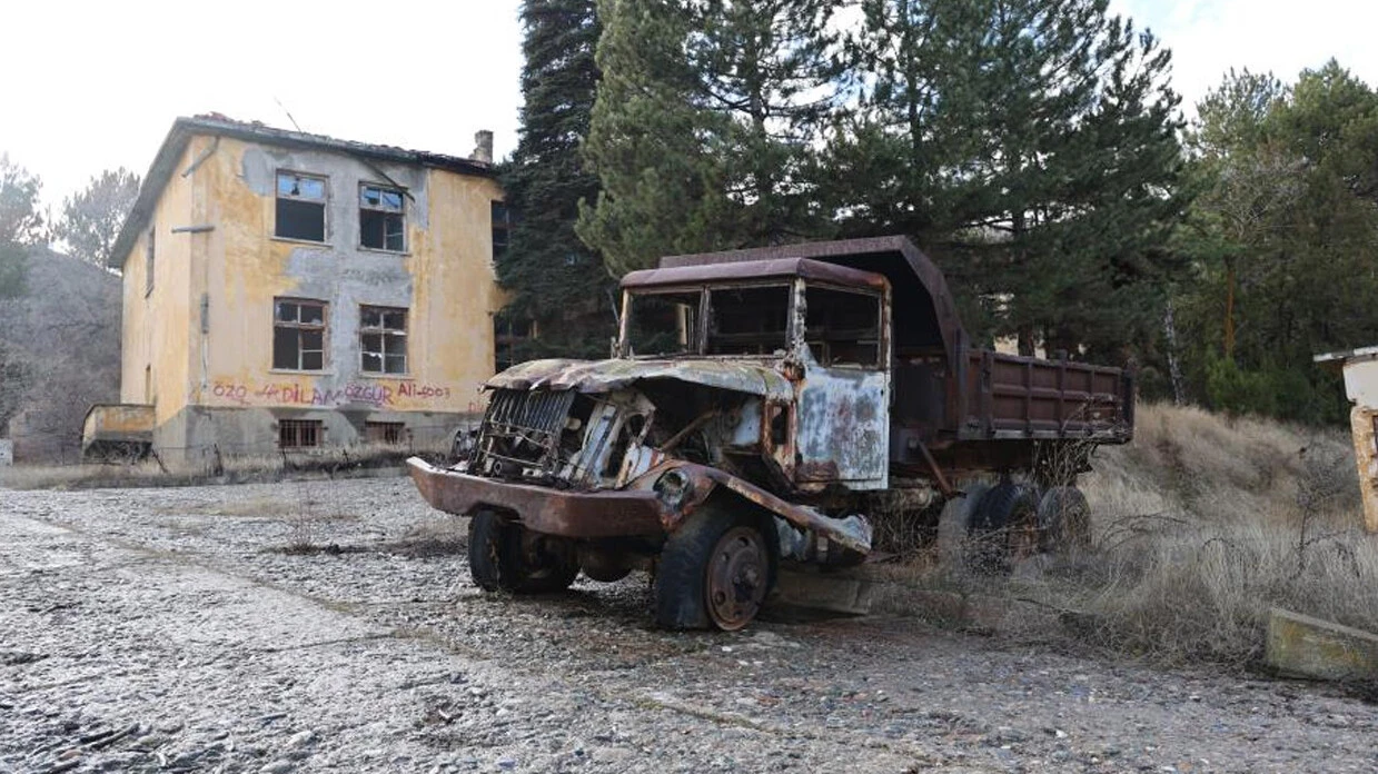 Bir zamanların küçük Paris’i şimdi terk edilen Çernobil’i andırıyor - 3. Resim