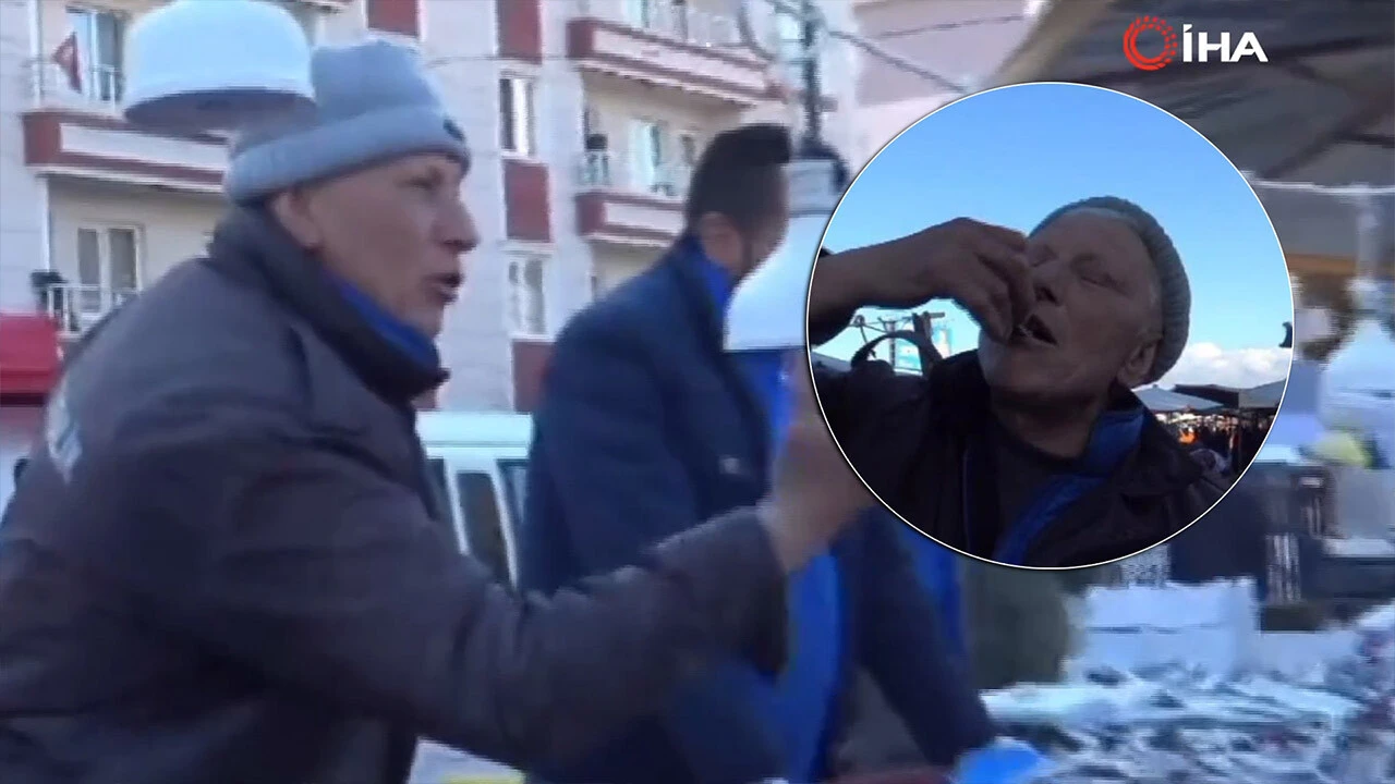Böyle esnaf görülmedi! Hamsinin tazeliğini çiğ çiğ yiyerek gösterdi 