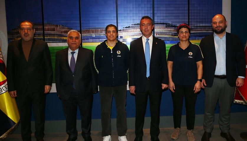 Fenerbahçe, Busenaz Sürmeneli'yi transfer etti