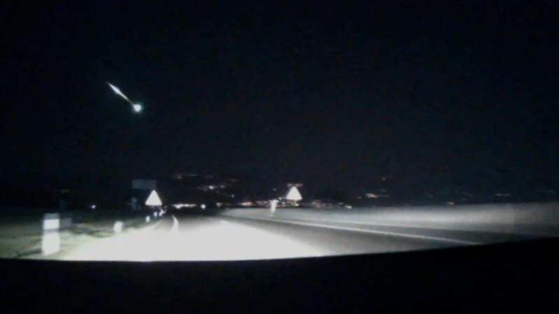 İzmir'de heyecanlandıran görüntü! Vatandaşın araç kamerasına yansıdı