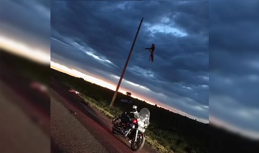 Korkunç olay... Aracın camından havaya fırladı! Elektrik tellerinde bir saat asılı kaldı