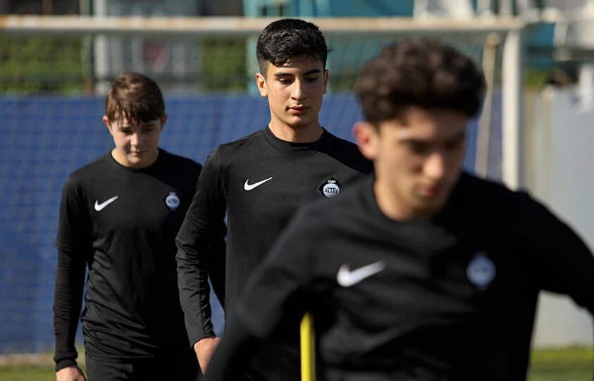 Şehit polis Fethi Sekin'in hayali gerçek oldu! Oğlu Galatasaray'a imza attı - 1. Resim