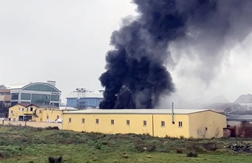 Son dakika! Arnavutköy'de fabrikada korkutan yangın - 1. Resim