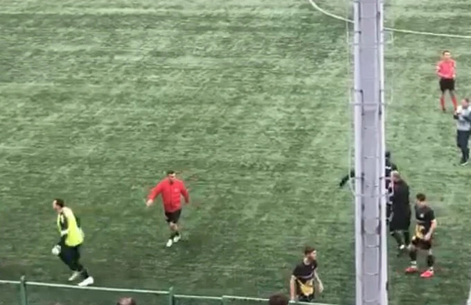 Amatör ligde futbolcular maçı bırakıp birbirine girdi - 1. Resim