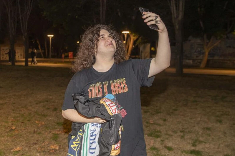 Beğeni uğruna 8 metre yükseklikte mahsur kaldı