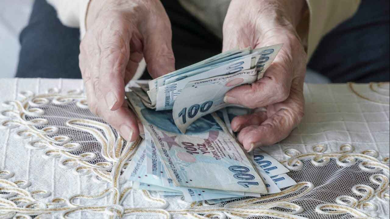 Emeklilere bayram ikramiyesi 5 beklenirken neden 3 bin lira yapıldı? İşte zammın perde arkası