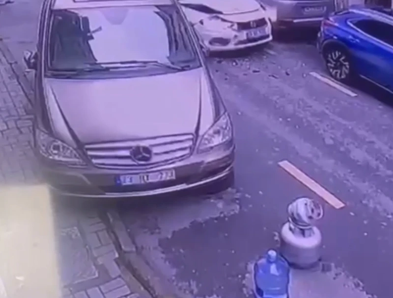 İstanbul Fatih'te hareketli dakikalar! Amerikalı şahıs ortalığı karıştırdı - 2. Resim