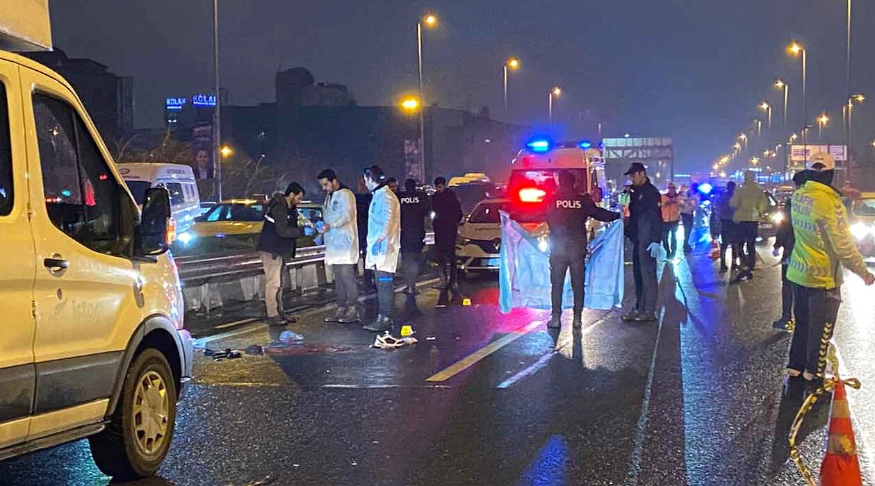 Şişli'de feci kaza: Bariyerlere çarpan motosiklet sürücüsü hayatını kaybetti - 1. Resim