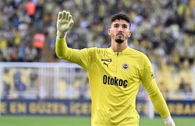 Altay Bayındır Fenerbahçe'nin ezeli rakibi ile anlaştı - 2. Resim