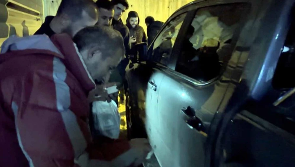 Araçta kilitli kalan çocuğun imdadına çilingir yetişti 