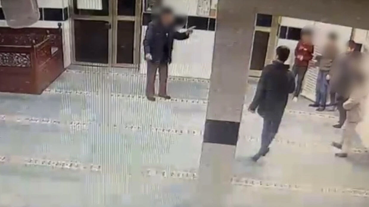 Diyarbakır'da skandal olay: Camideki çocuklara bıçaklı tehdit - 1. Resim