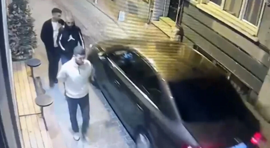 "Her yerde polis var" diye sinirlendi, silahını denemek için sıktı! - 1. Resim