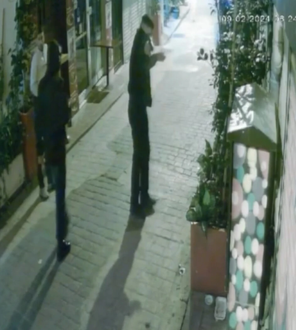 "Her yerde polis var" diye sinirlendi, silahını denemek için sıktı! - 2. Resim