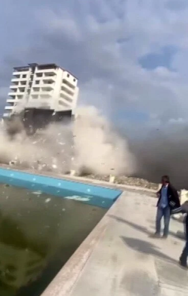 İş makinası dokununca 13 katlı bina yerle bir oldu vatandaş panik yaptı