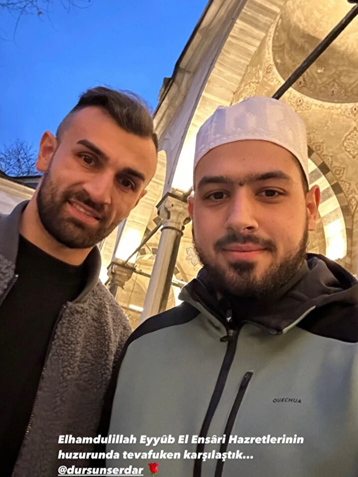Rize'de golünü atan Serdar Dursun sabah namazında Eyüp Sultan'a koştu - 1. Resim