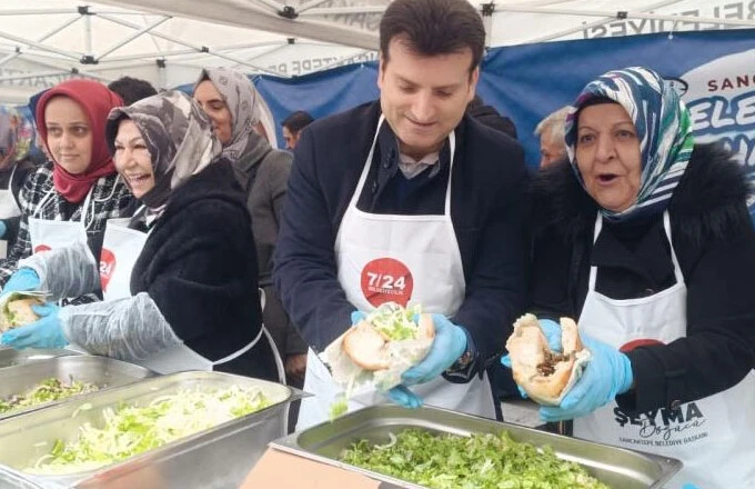 Sancaktepe'de hamsi söleni: 5 ton lezzet vatandaslarla bulustu! - 1. Resim