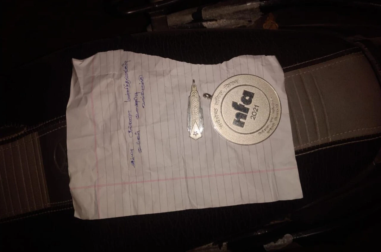 Ünlü yönetmenin evini soyan hırsızlar bir eşyayı iade ettiler - 1. Resim