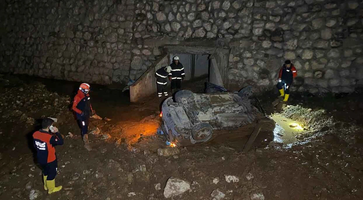Adıyaman’daki feci kaza: 1 polis hayatını kaybetti, 1 polis yaralı - 4. Resim
