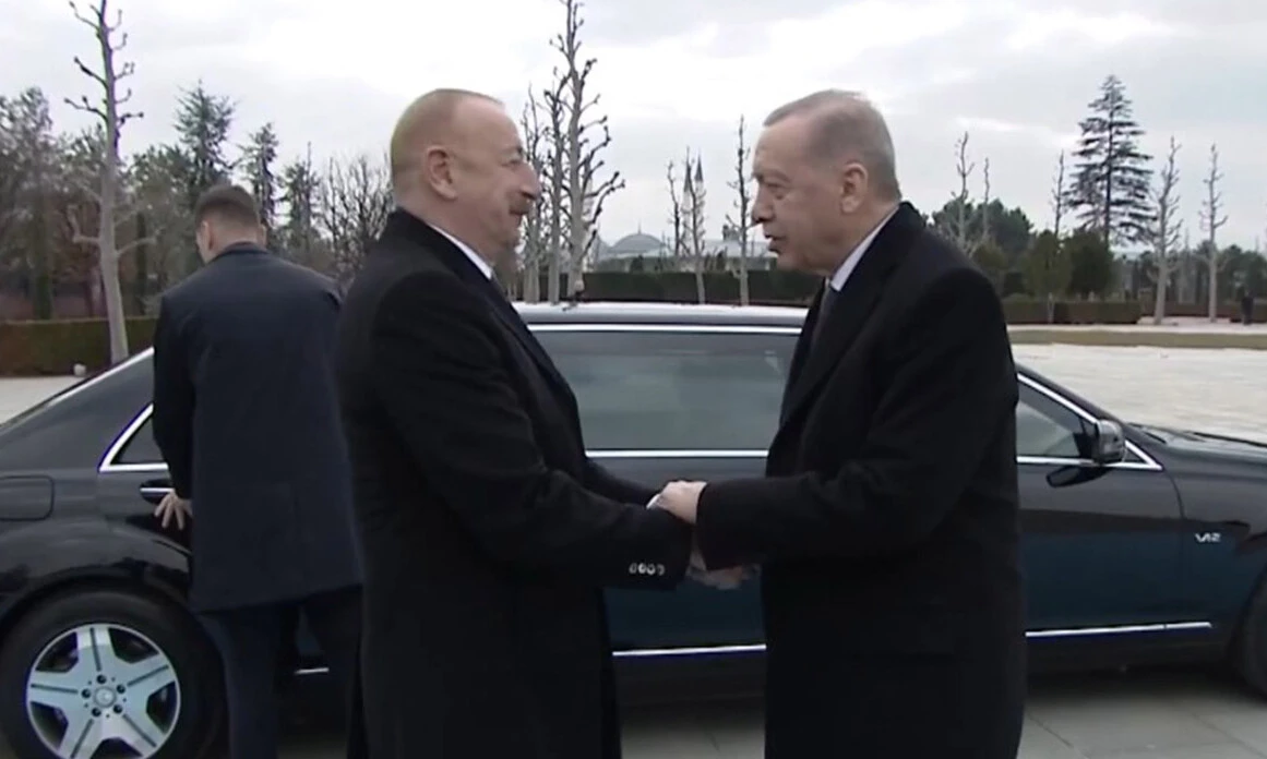 Azerbaycan Cumhurbaşkanı Aliyev Ankara'da: Resmi törenle karşılandı