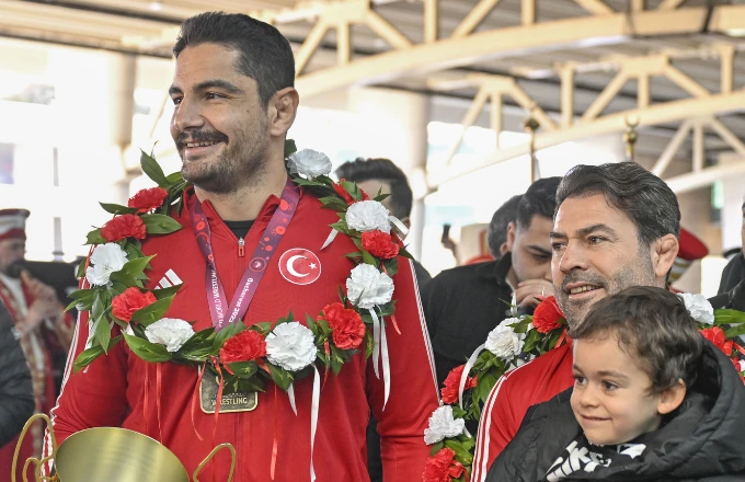 Güreş Milli Takımı, Ankara'da coşkuyla karşılandı