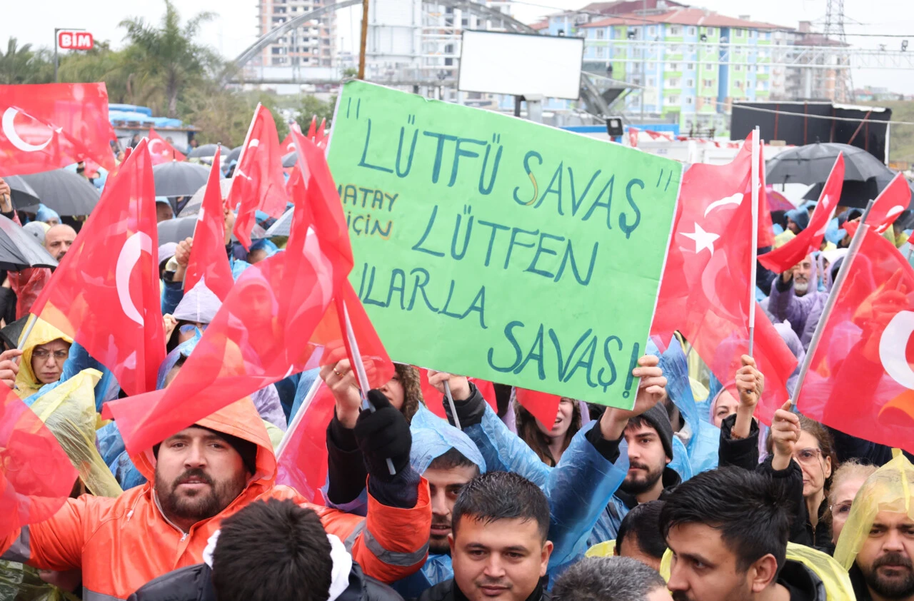 Hataylılar Lütfü Savaş'a destek için CHP il başkanlığında bir araya geldi - 1. Resim