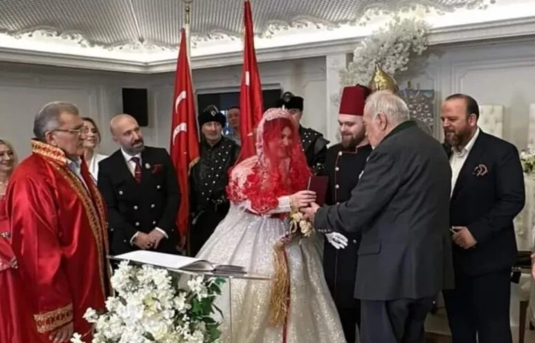 İlber Ortaylı ile Halil Konakçı'nın gittiği düğün kimin? Kim evlendi? - 1. Resim