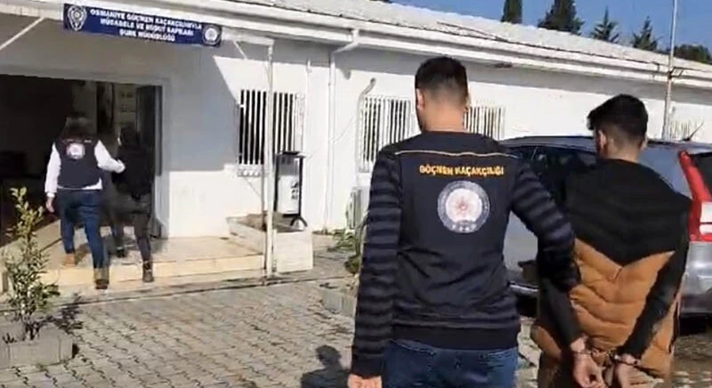 Kaçak göçmen taşıyordu, yakalanınca polisin üzerine sürdü - 1. Resim