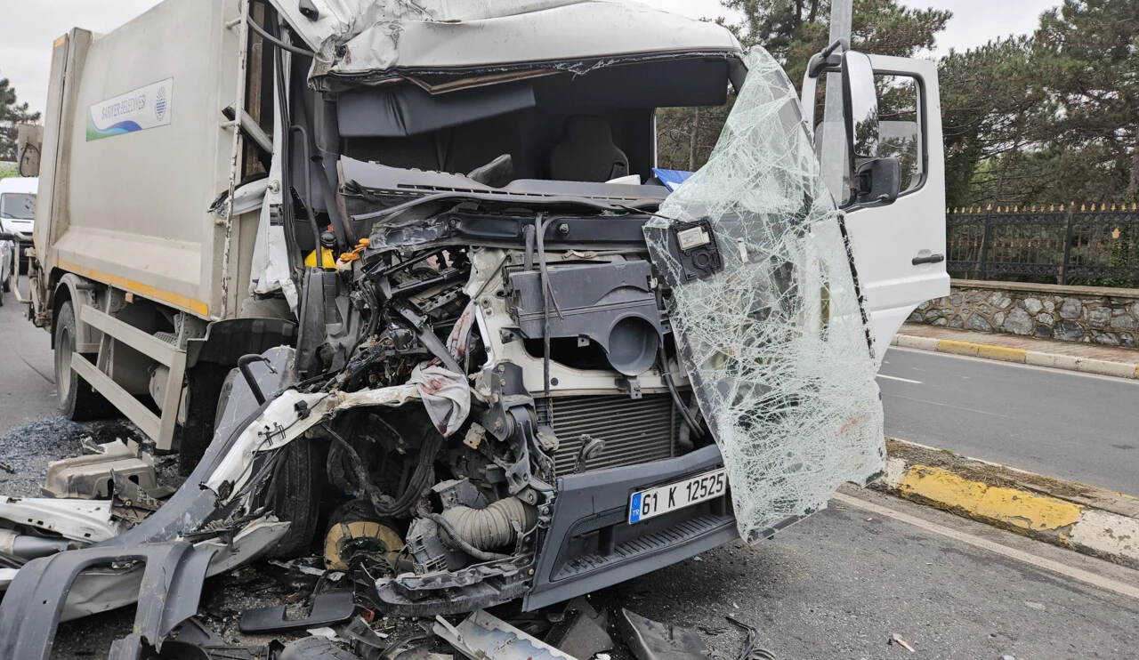 Sarıyer'de çöp kamyonu ile İETT otobüsü çarpıştı: Yaralılar var - 2. Resim