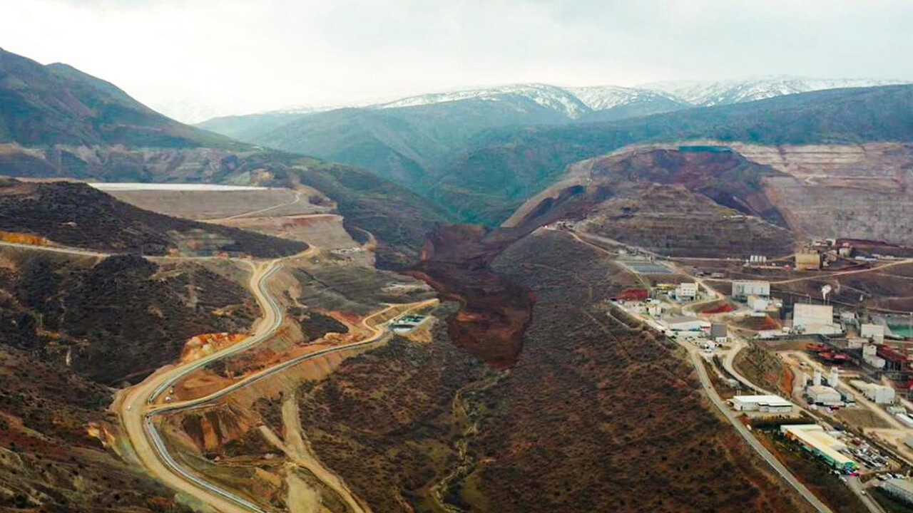 Son dakika! Erzincan&#039;daki toprak kaymasında arama faaliyetleri durduruldu 