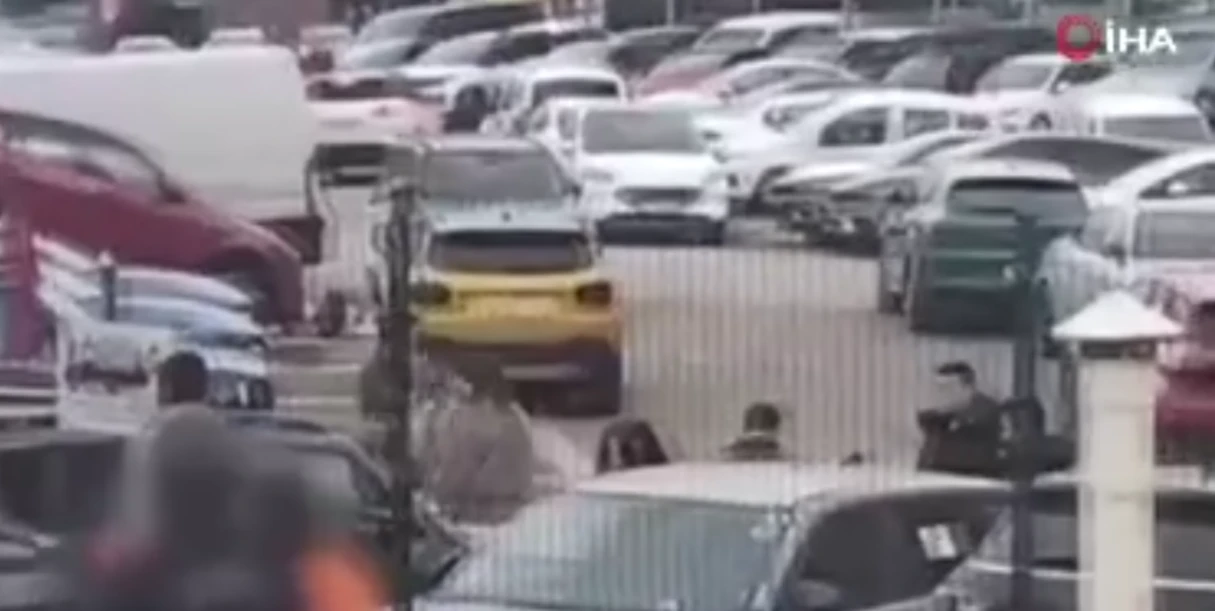 Beylikdüzü'nde 3 yayaya çarpan <a href=