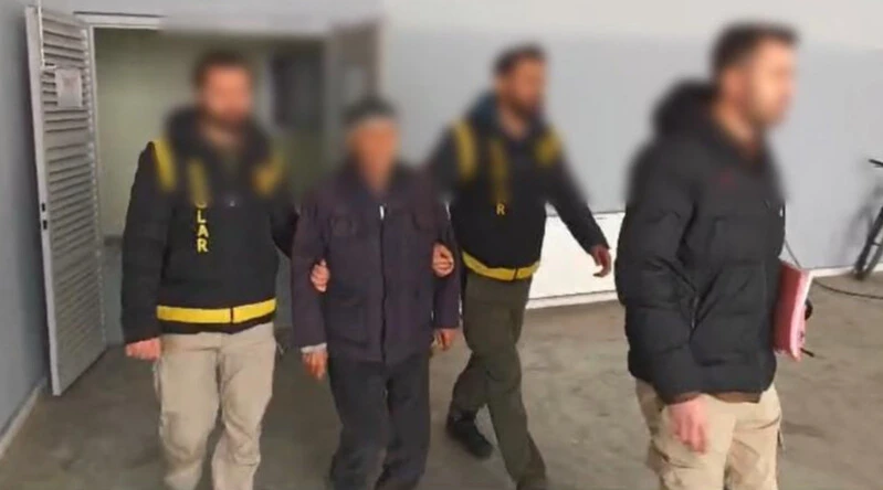 Camide çocuklara bıçak çeken yaşlı adam hakkında karar verildi - 1. Resim