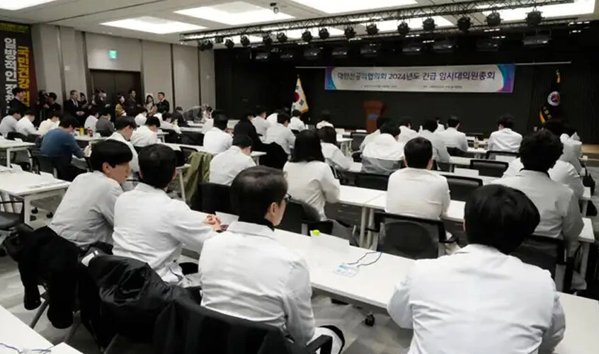 Güney Koreli doktorlar greve gitti, sağlık sistemi çöktü - 1. Resim