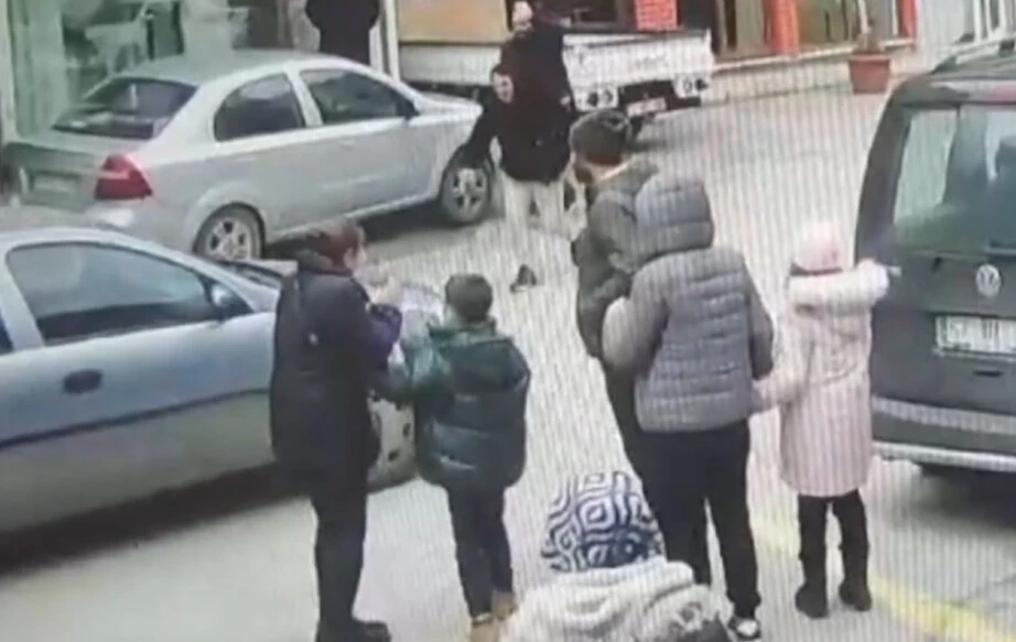 Sinop'ta 10 yaşındaki çocuk birden yola fırladı otomobilin altında kaldı