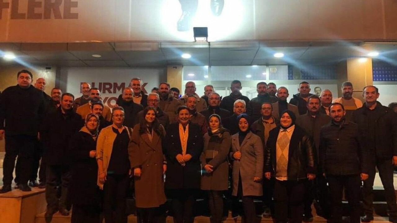 AK Parti, Kırşehir&#039;de yeni kadrosuyla seçimlere hazırlanıyor