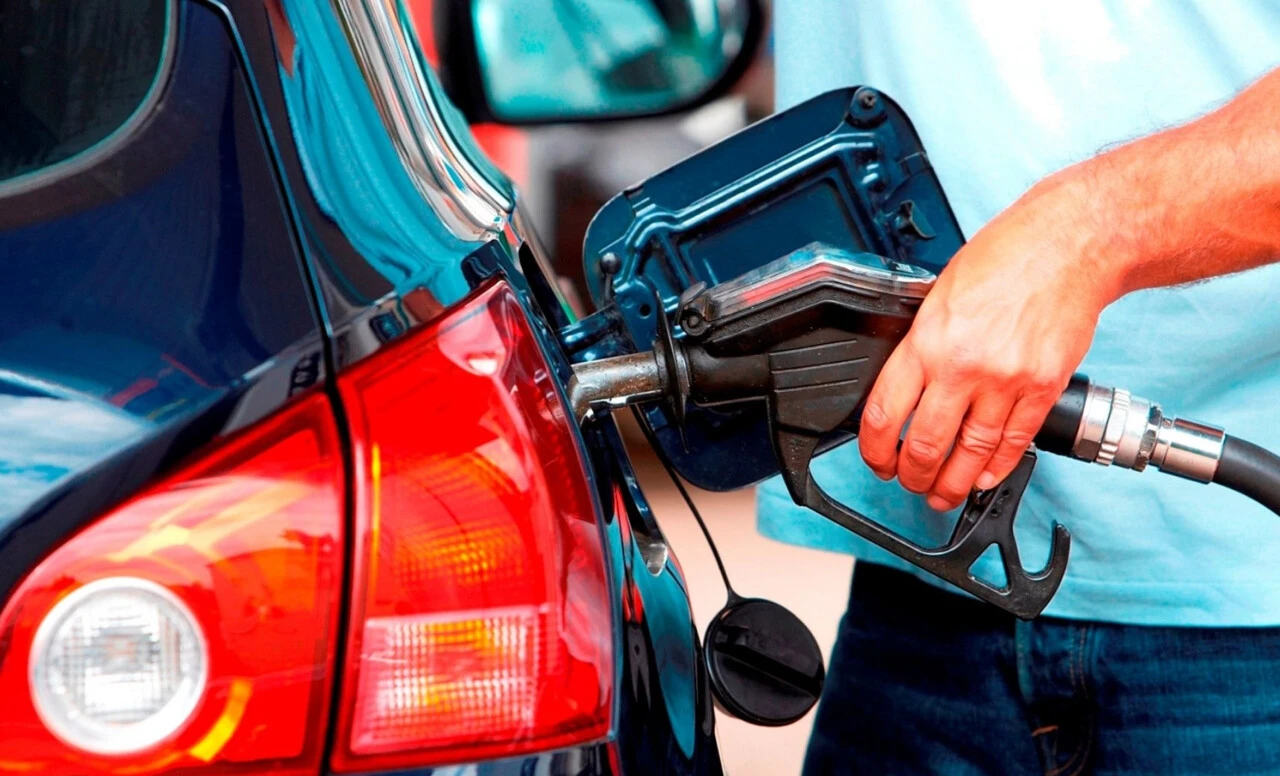 Akaryakıtta tabelalar değişti! Motorine indirim pompaya yansıdı, yeni indirim yolda - 1. Resim